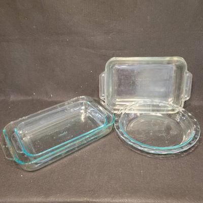 Assorted Glass Bakeware: Pyrex & Anchor Hocking
