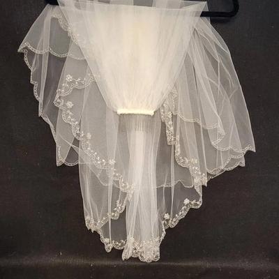 Finger-Tip Veil with Comb and Crystal Floral Decoration