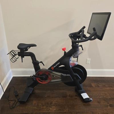 Peloton PLTN-RB1VQ-Bike is in excellent like new condition with Bike Tablet, user guides & ear buds