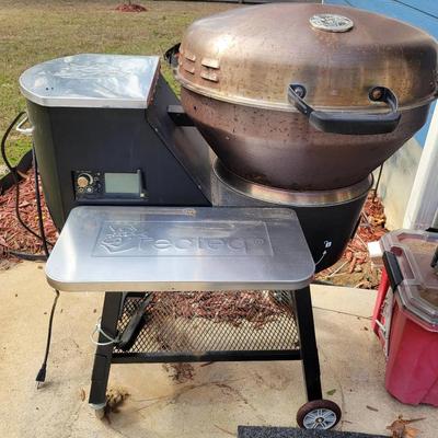 Recteq B380X Bullseye Deluxe wood pellet grill and smoker. 