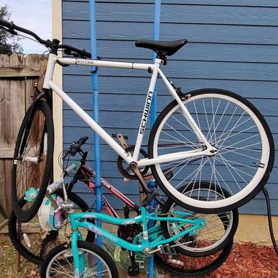 Bike Rack with (3) Bicycles: Adult Schwinn Pacific Cycle S7988AAZ, Adult Trail Blazer, 