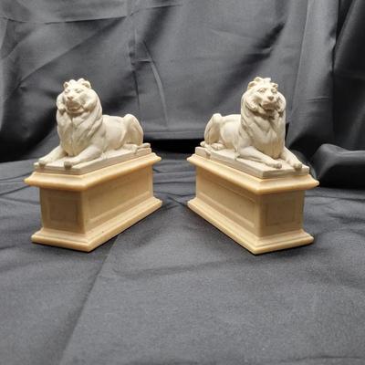 Pair of AMR Alva Museum Lions | Classical Marble-Style Sculptures on Pedestals
