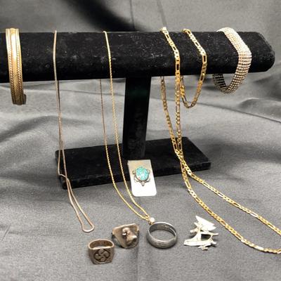 Costume & Unmarked Jewelry Lot | Rings, Necklaces, Bracelets & Pendants | Total Weight 114g