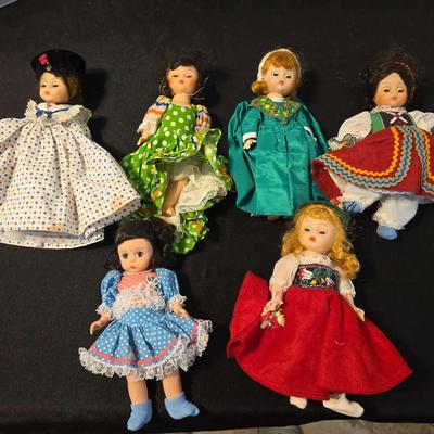 Vintage Madame Alexander International Dolls - Tradition & Folk Costumes, Worldwide 