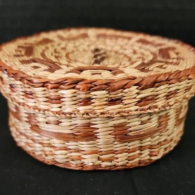 Small Native American Southwest Coiled Woven Basket - 4-1/2" With Lid, Geometric Pattern, Natural