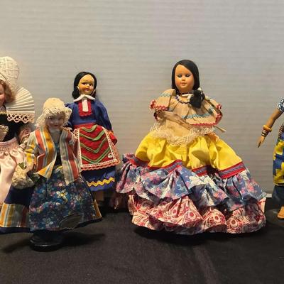 7 Vintage Dolls Of The World - Avon International Dolls Collection