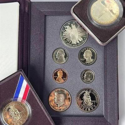 US Mint 1989 Congressional Coins With 90% Silver Coins