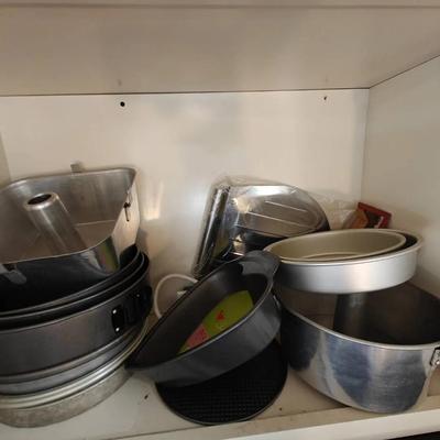 Metal Baking Pans Lot - Bundt Pans, Spring Form Pans, and Decorative Cake Pans