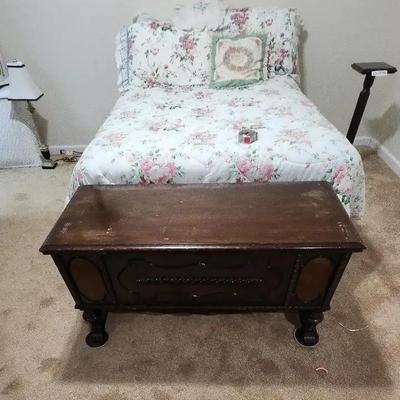 End Of Bed Trunk - Some wear and tear - See Photos