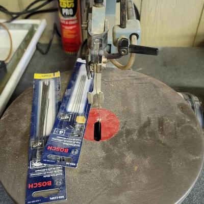 Delta Scroll Saw With Extra Blades