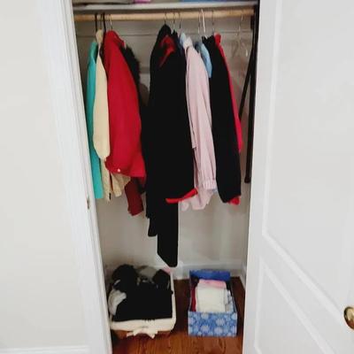 Winter Wear Lot Sz Med -1x Mostly Womens