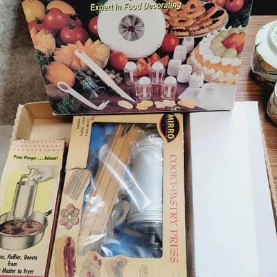 Kitchen Gadgets and Party Ware Lot - 4 Pc Vintage 