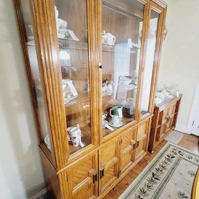 Huntley Thomasville China Cabinet - Glass and Wood