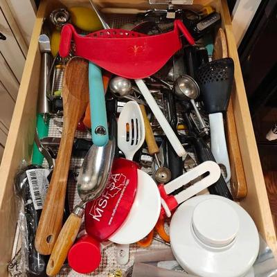 Kitchen Utensils Lot - Can Openers, Dough Cutting Tools, and More