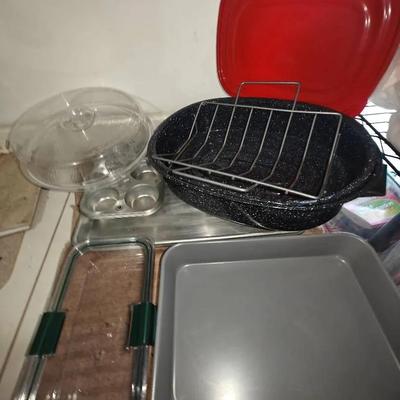 Mixed Kitchen Lot with Roasting Pan Set, Muffin Tins, and More 