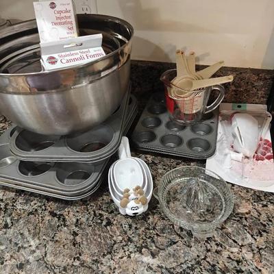 Muffin and Baking Giant Lot - See List & Photos 