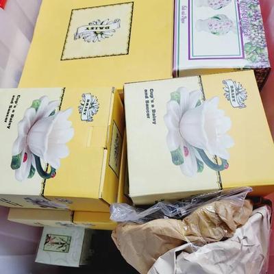 Daisy And Hydrangeas Dishware Teaset Plus Extras