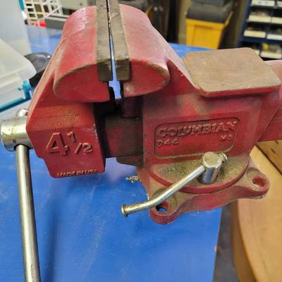 Columbian Table Vise D44 4 1/2 
