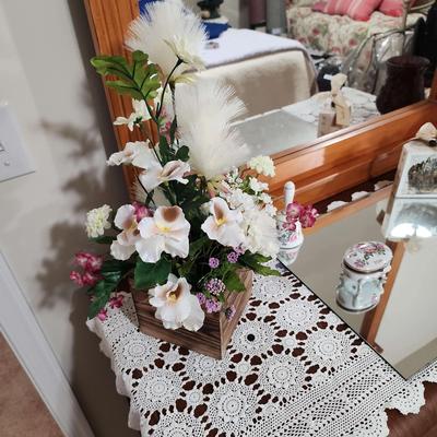 Dresser Lot Featuring Decorative & Personal Items