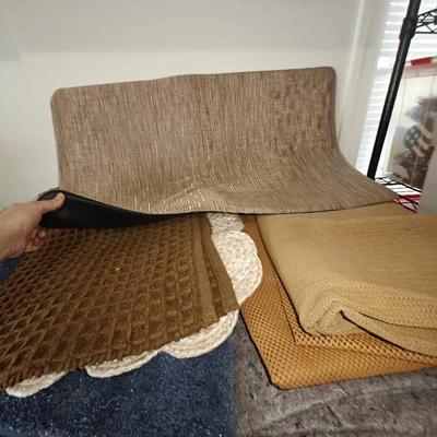 Bath Mat and Small Rug Lot 