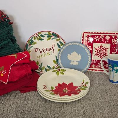 Christmas Table Linens & Holiday Serveware Lot