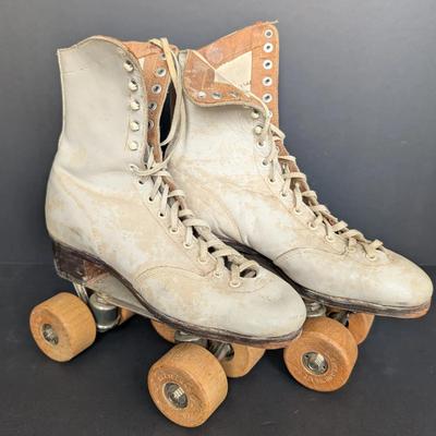 Vintage White Roller Skates – Women’s Size 5 – Cleveland Skate Co. Wood Wheels