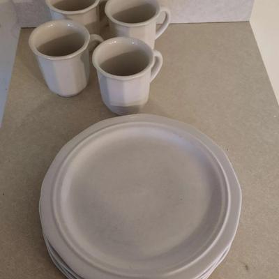 Pfaltgraff Heritage Dinner Plates And Cups
