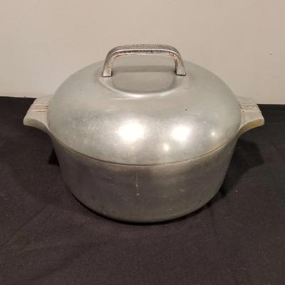 Vintage Wagner Ware Magnalite Dutch Oven