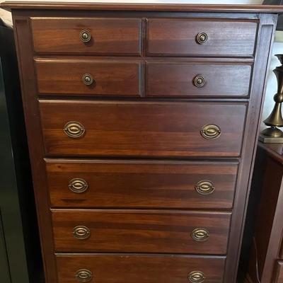 Broyhill* Standing Dresser 