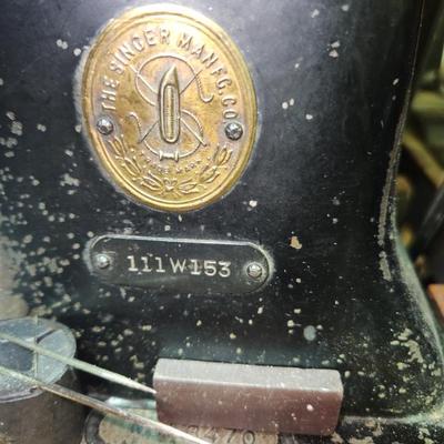 Sale Photo Thumbnail #104: Singer Upholstery Sewing Machine 111W153