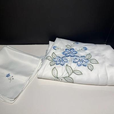 Hand Embroidered Table Cloth & Napkins