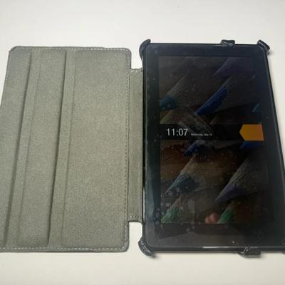 Kindle 1st Generation W/ Case & Charger