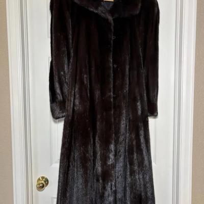 Gorgeous Saks-Fifth Avenue Revillon Vintage Women’s Mink Fur Coat
