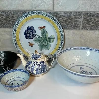 Asian Vintage Serving Ware