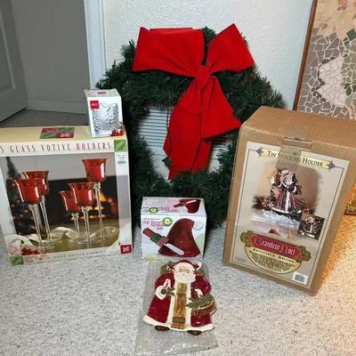 Lighted Wreath & Household Christmas Decor