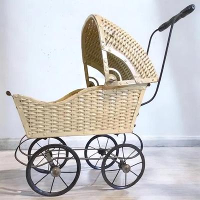 Antique Wicker Baby Doll Carriage
