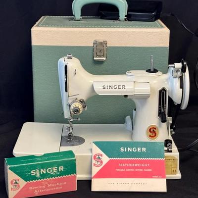 Vintage, Featherweight Singer Sewing Machine 