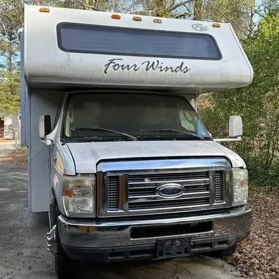 2010 Ford F350- Motor Coach Four Winds Class C Motorhome - Low Mileage 67,290 