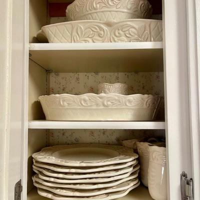 Sale Photo Thumbnail #15: Fabulous dish set 