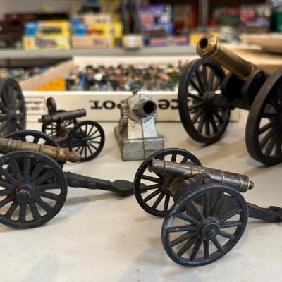 Sale Photo Thumbnail #134: Barclay Manoil 