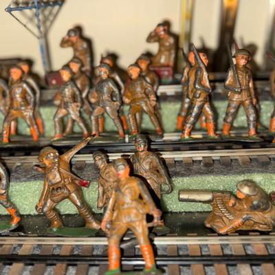 Sale Photo Thumbnail #129: Barclay Manoil Soldiers