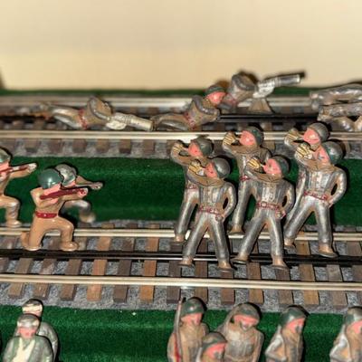 Sale Photo Thumbnail #131: Barclay Manoil Soldiers