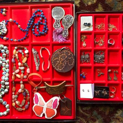 Sale Photo Thumbnail #31: Mixed Jewelry Collection 