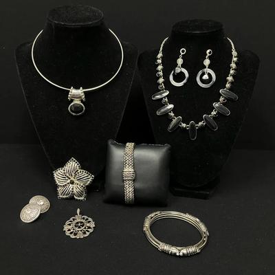 Black Goes With Everything 