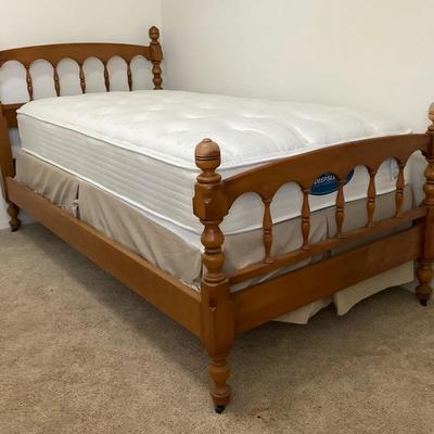 Twin Size Wooden Spindle Bed Frame & Mattress 