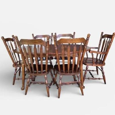 Colonial Revival Style Extendable Dining Table 