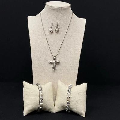 Brighton Cross With Pearl