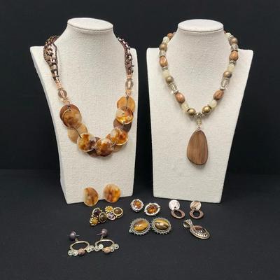 Neutral Tone Accessories 