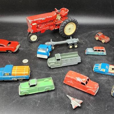 Antique/Vintage Metal And Diecast Vehicles - Tootsietoy, Barclay And More!