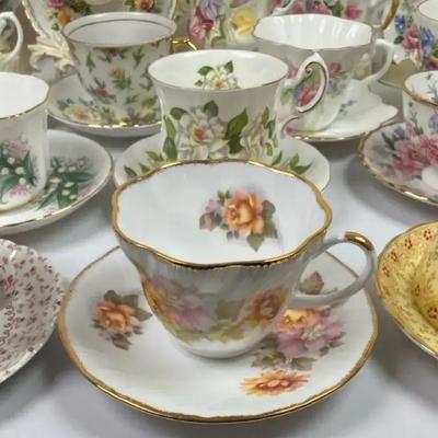 Royal Albert, Paragon & More - Tea Cups and Saucers (18)